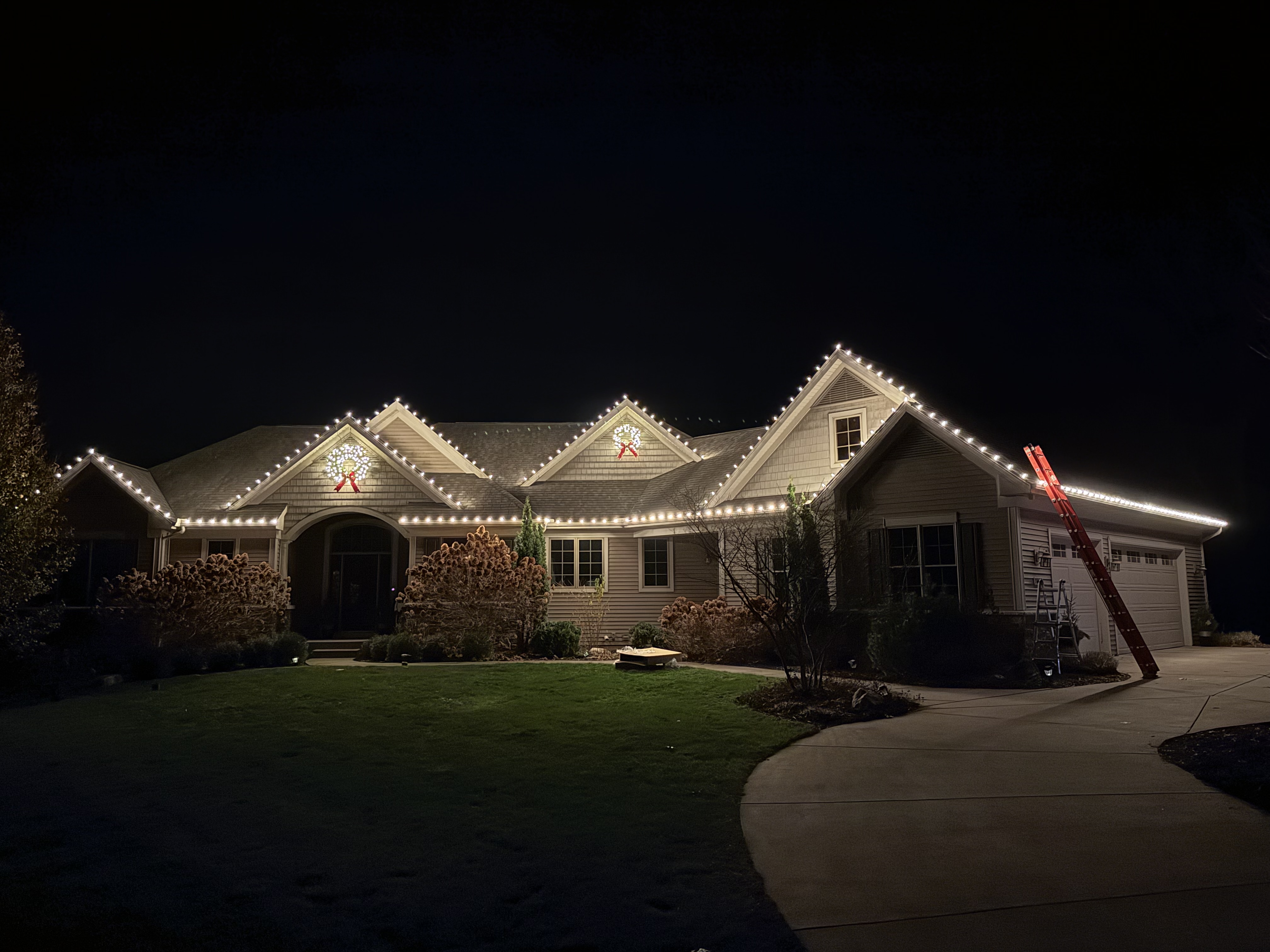 Residential holiday lighting