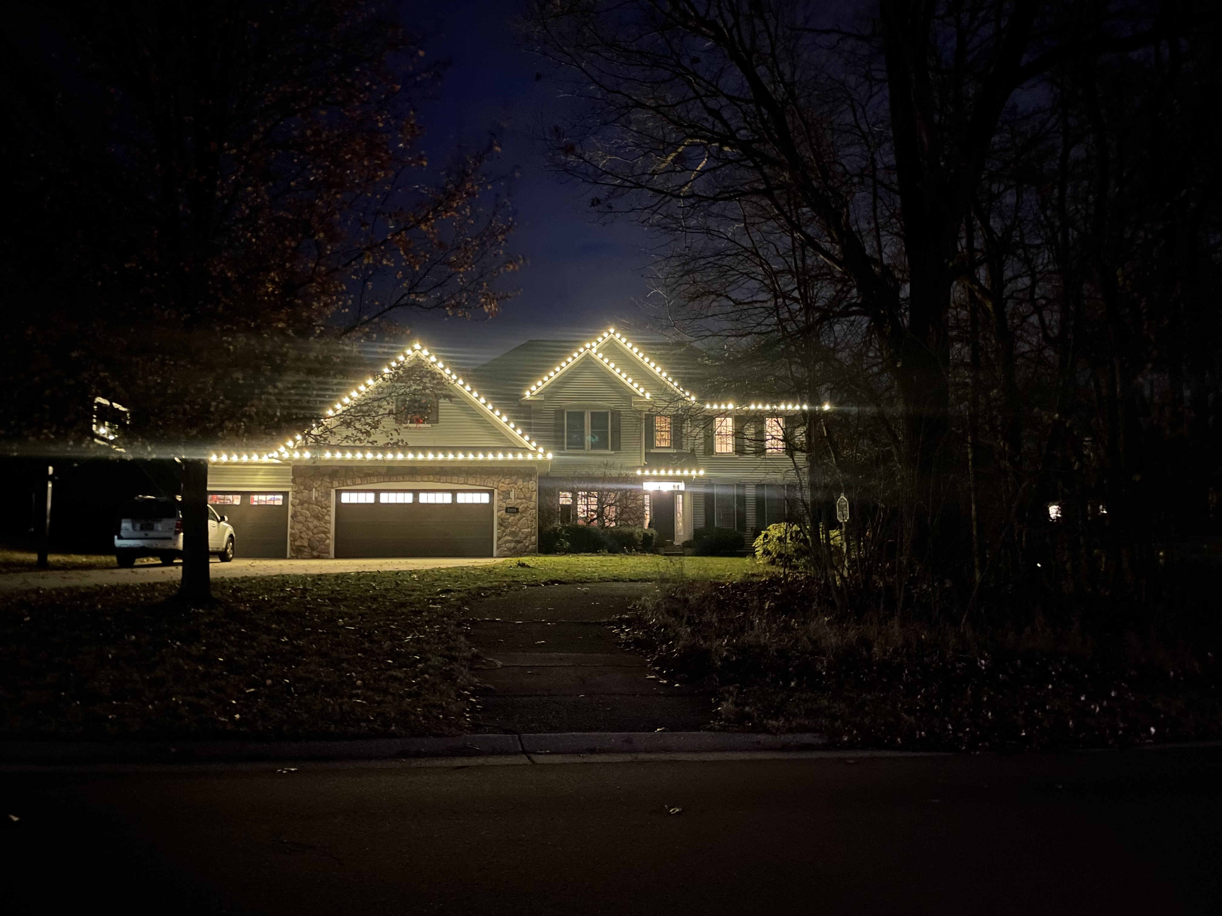 Residential holiday lighting