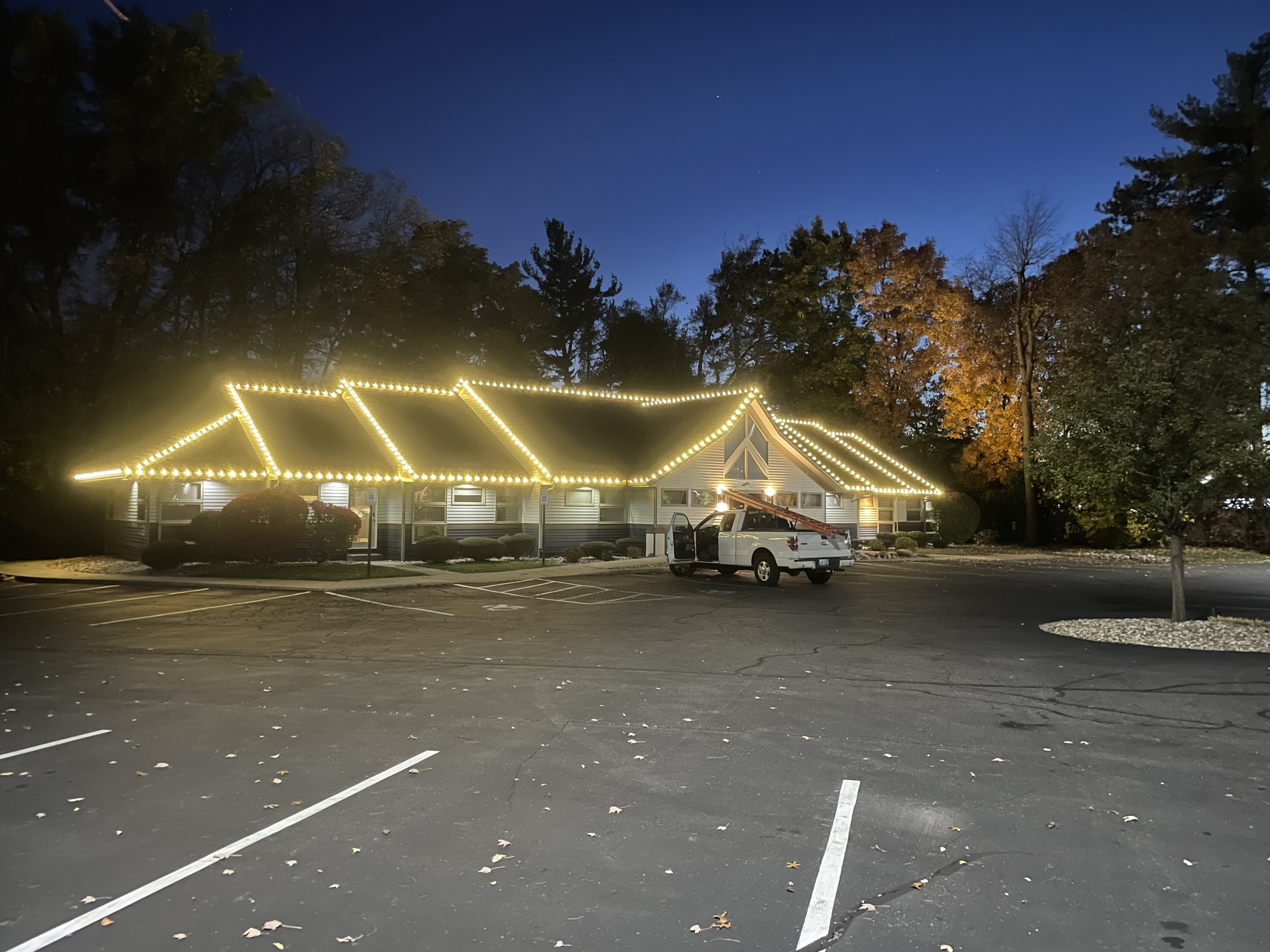 Commercial holiday lighting
