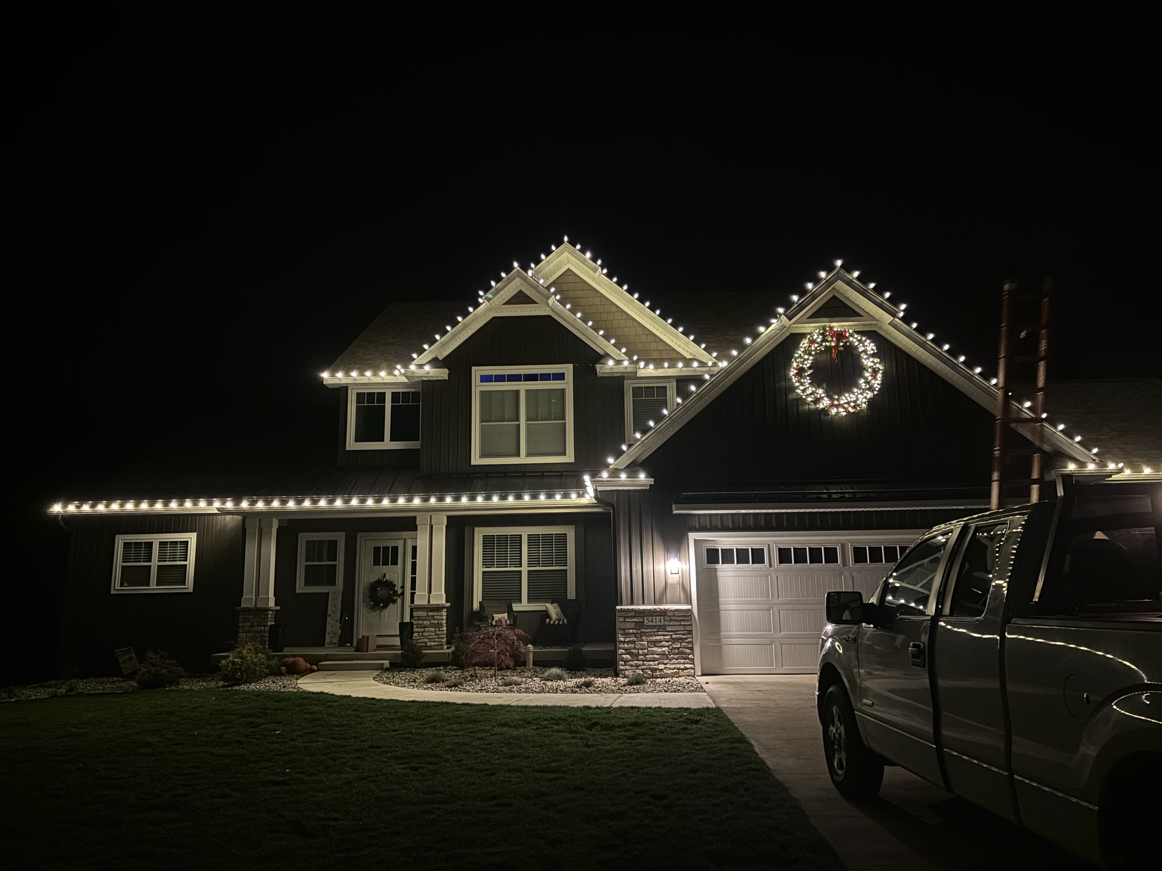 Residential holiday lighting