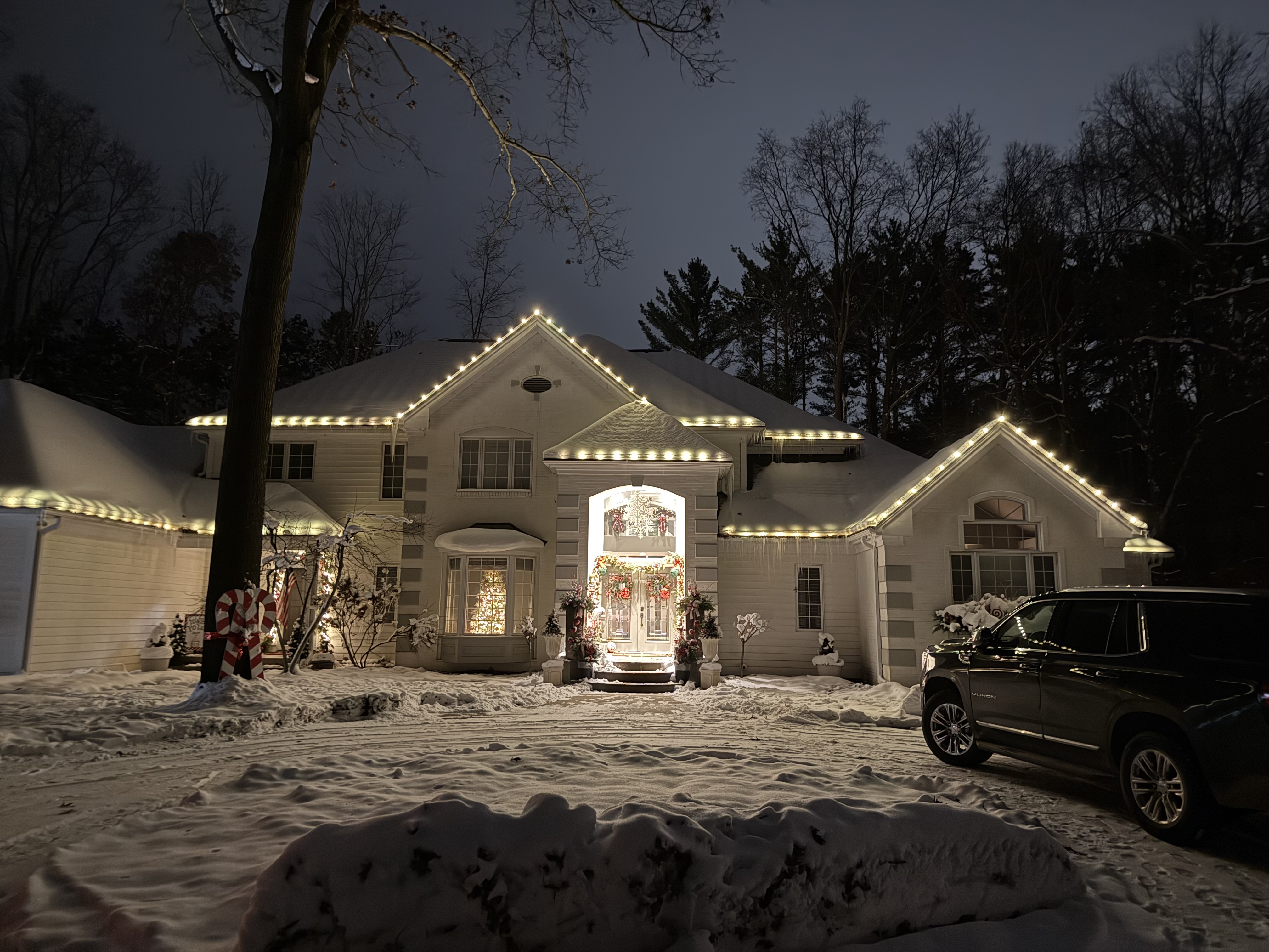 Residential holiday lighting